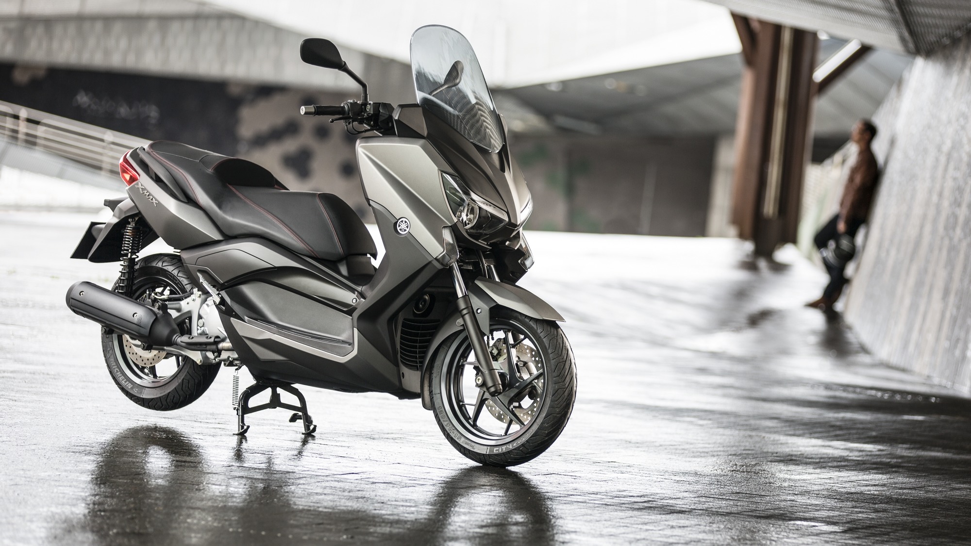 2015-Yamaha-X-MAX-250-ABS-EU-Matt-Grey-Action-005